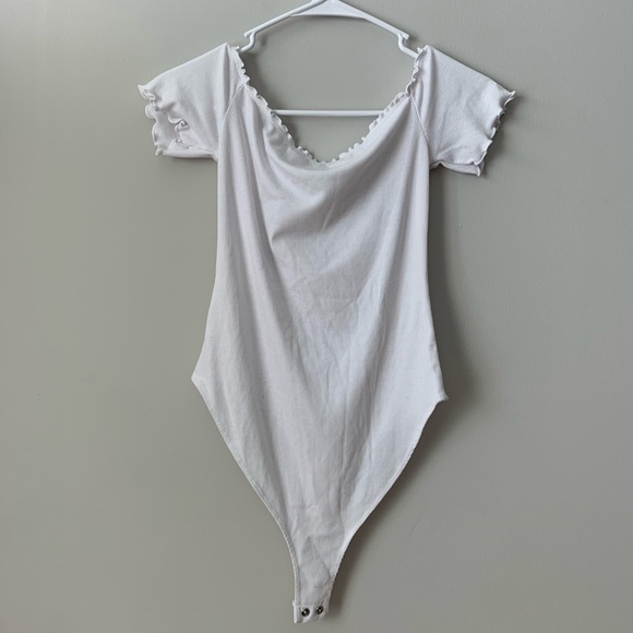 White off the shoulder bodysuit - Picture 4 of 4